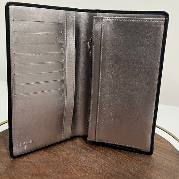 Chanel Black Lambskin Vertical Stitch Bifold Leather Wallet - Picture 4 of 8